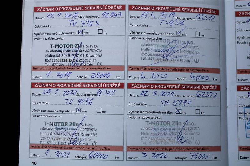 Toyota Auris 1,6 i  NOVÉ V ČR,SERVIS - fotka 28 z 30