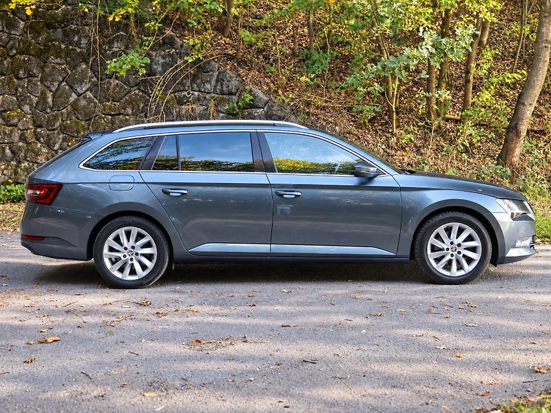 Škoda Superb 2,0 TDI DSG 110kW Style Navi - fotka 8 z 47