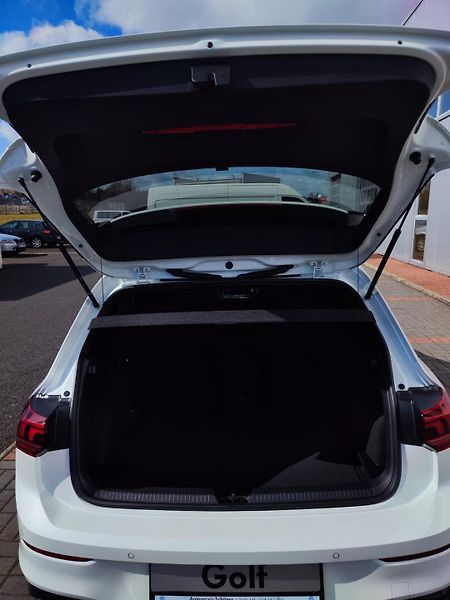 Volkswagen Golf (2025) R-Line People 1,5 eTSI 7DSG mH - fotka 9 z 26