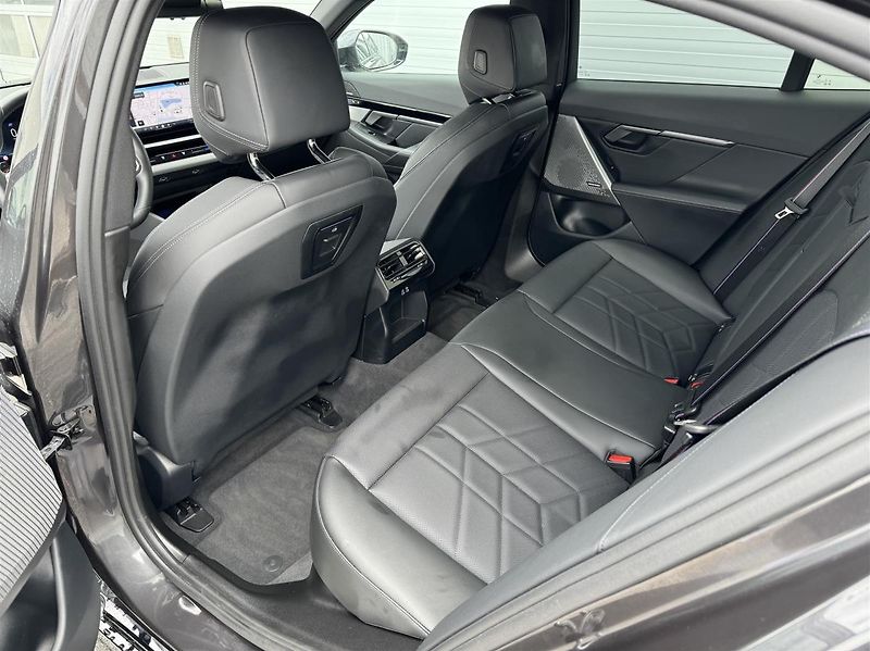 BMW Řada 5 520d xDrive Sedan - fotka 8 z 11