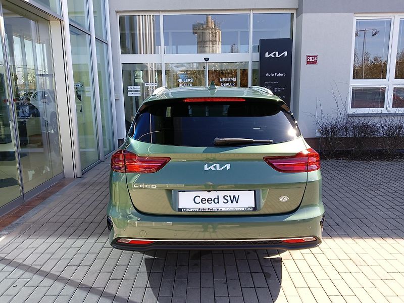 Kia Ceed SW (2026) 1,5 T-GDi 7DCT TOP  - fotka 3 z 7