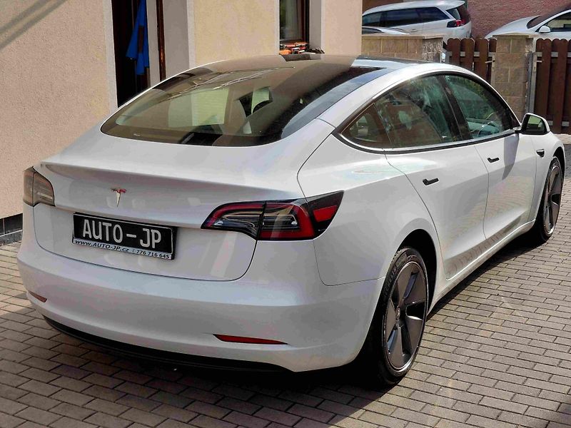 Tesla Model 3 RWD LED ACC 18ALU NAVI SOH 92% - fotka 3 z 17