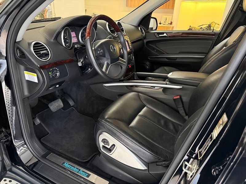 Mercedes-Benz GL (2009) 550 4MATIC - fotka 7 z 34