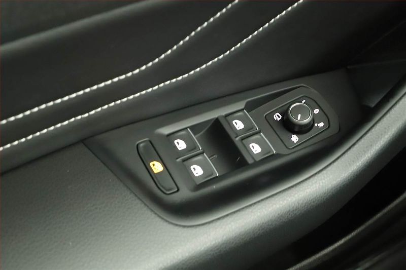Volkswagen Arteon (2024) 2.0 TSI 4Motion - fotka 12 z 19