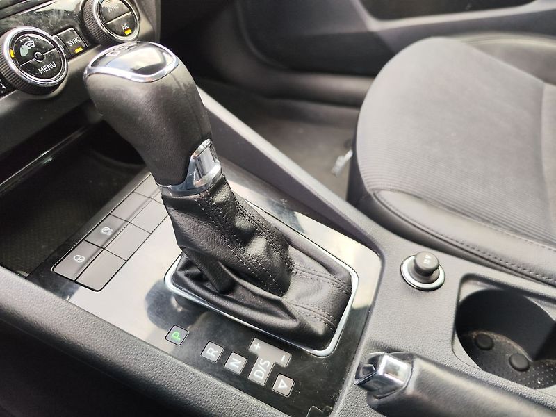 Škoda Octavia 2.0 TSI/140kW Style DSG - fotka 25 z 32