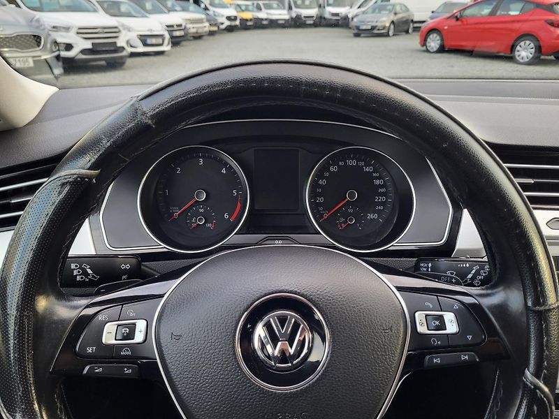 Volkswagen Passat 2.0 TDi 140kW DSG COMFORTLINE - fotka 10 z 49