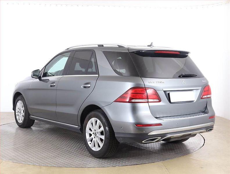 Mercedes-Benz GLE (2017) 350 d - fotka 4 z 20