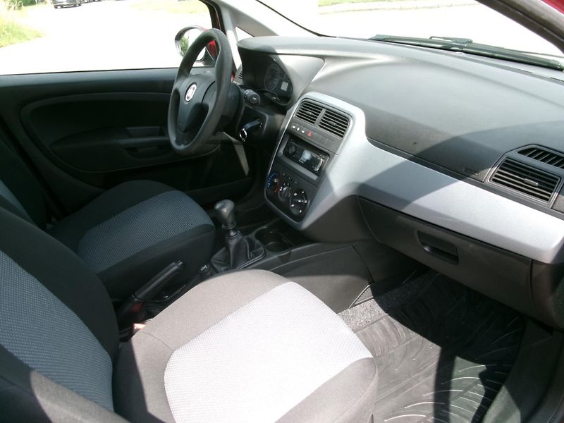 Fiat Punto (2010) 1,2i ČR 2xAIBAG ABS - fotka 13 z 24