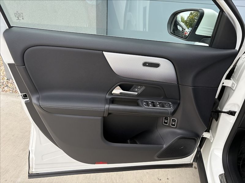 Mercedes-Benz GLA 250 e EQ Plug- in Hybrid - fotka 23 z 33