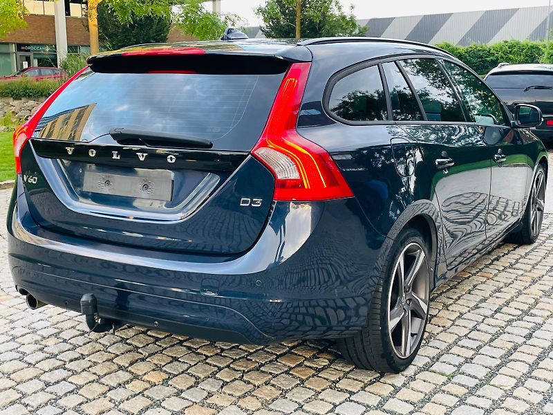 Volvo V60 2.0D3 5VÁLEC SERVISKA TAŽNÉ - fotka 12 z 45