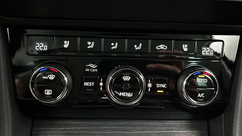 Škoda Superb 2.0 TSI DSG 4x4 Style - fotka 13 z 34