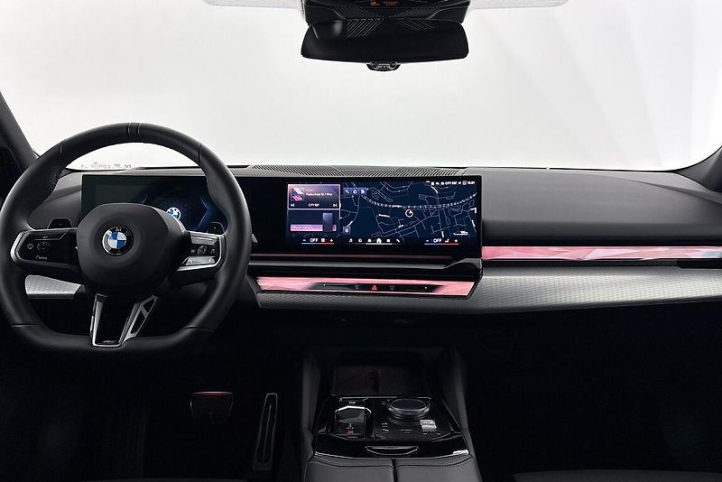 BMW Řada 5 540d xDrive Touring - fotka 8 z 19
