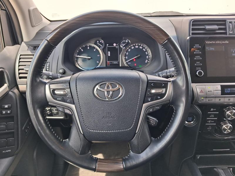 Toyota Land Cruiser 2.8 D-4D Executive AT - fotka 15 z 30