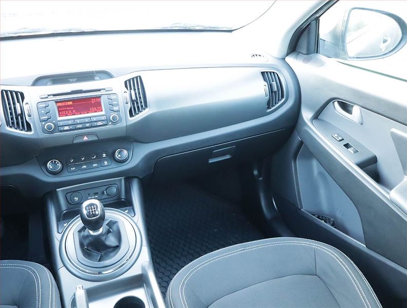 Kia Sportage (2011) 1.6 GDI, Tempomat - fotka 8 z 15