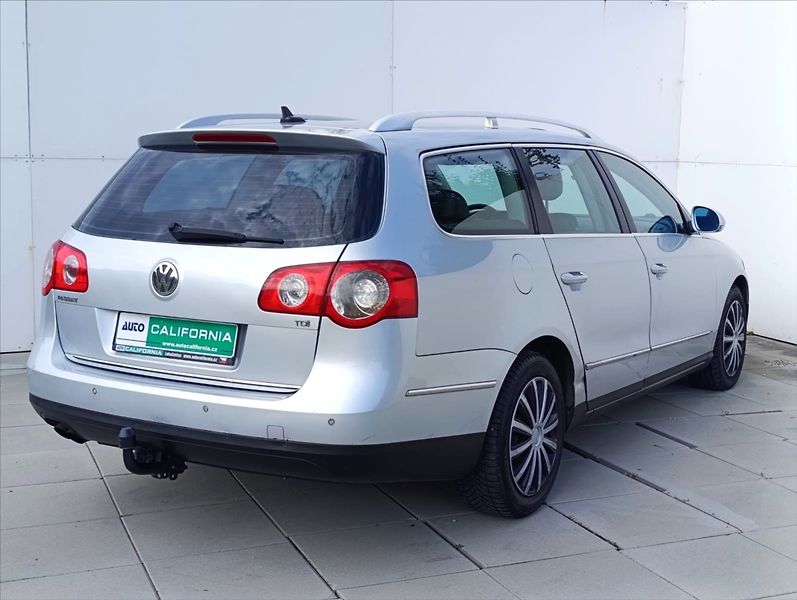 Volkswagen Passat 2,0 TDi Kůže Navigace Tažné - fotka 7 z 37