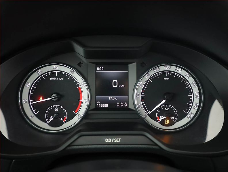 Škoda Octavia (2018) Style 1.4 TSI, ČR,1.maj - fotka 9 z 20