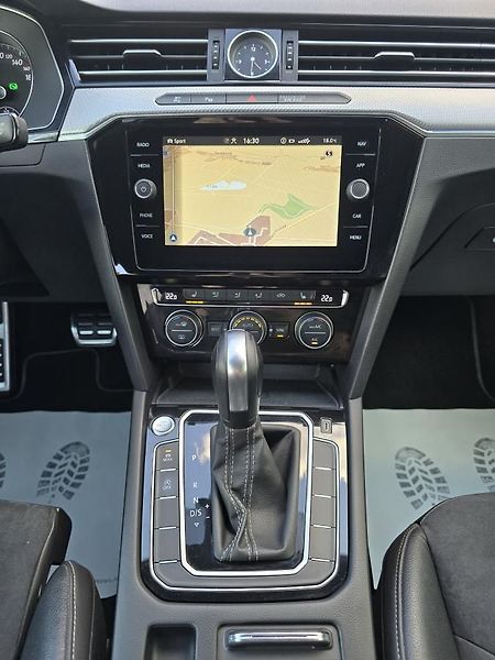 Volkswagen Arteon R-LINE 200kW KŮŽE NAVI KAMERA - fotka 12 z 49