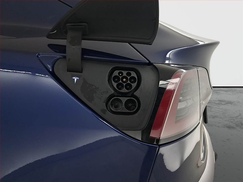 Tesla Model 3 (2019) Long Range 4WD 78kWh, SoH 79% - fotka 19 z 21