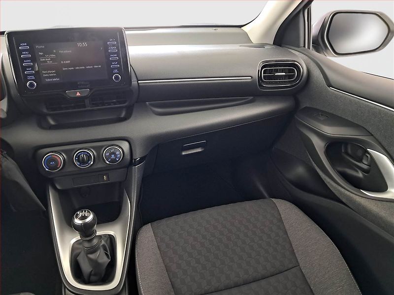 Toyota Yaris (2021) 1.5 VVT-i, Tempomat - fotka 8 z 17