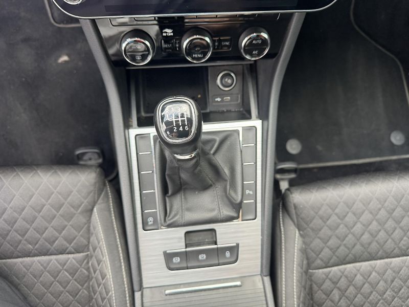 Škoda Superb Ambition - fotka 15 z 33