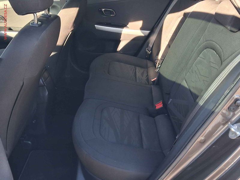 Kia Ceed (2013) 1.6GDi, 2.maj,ČR, AC, temp - fotka 10 z 19