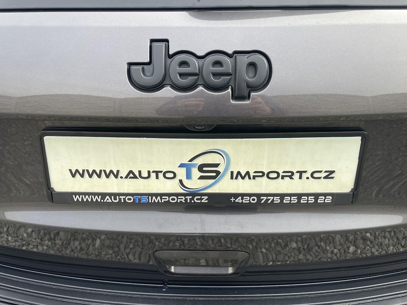 Jeep Grand Cherokee 6.4i 480PS HEMI SRT CZ 78000KM - fotka 39 z 187
