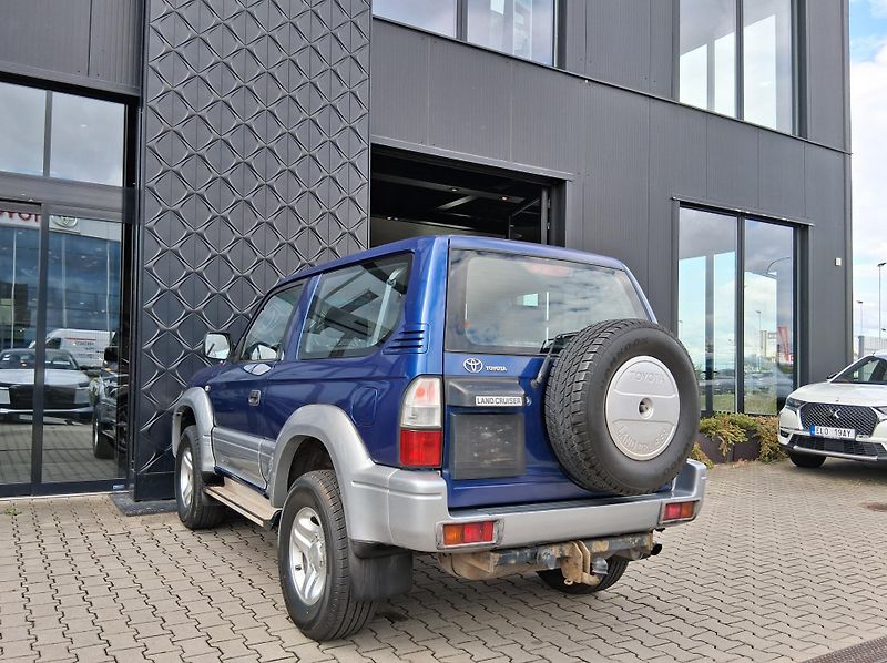 Toyota Land Cruiser 3.0 TD GX 4x4 92 kW  - fotka 8 z 24
