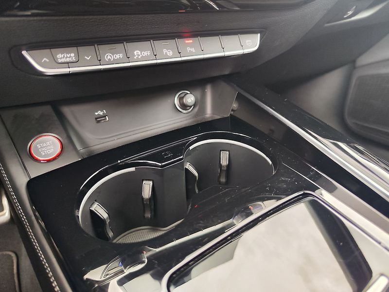 Audi RS 4 2.9 TFSI/331kW RS Dynamic pake - fotka 30 z 41