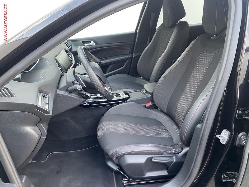 Peugeot 308 (2020) 1.2PT, ČR, GT Line, AT, LED - fotka 9 z 19