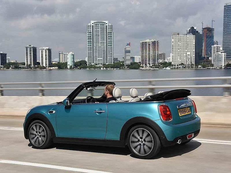 Mini Cabrio.