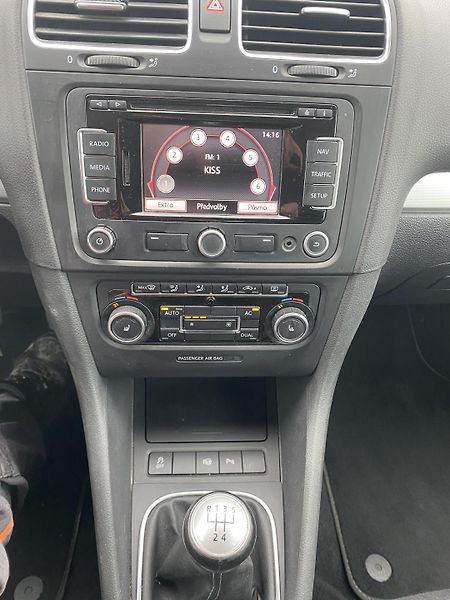 Volkswagen Golf (2011) Team 1.6tdi 77kw - fotka 13 z 18