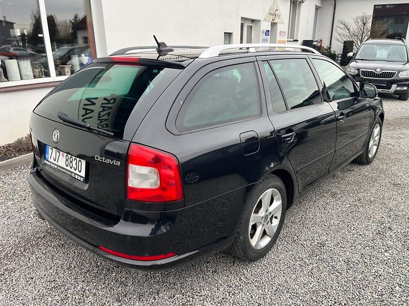 Škoda Octavia (2010) RS 2.0 TSi Xenony,NAVI - fotka 2 z 17