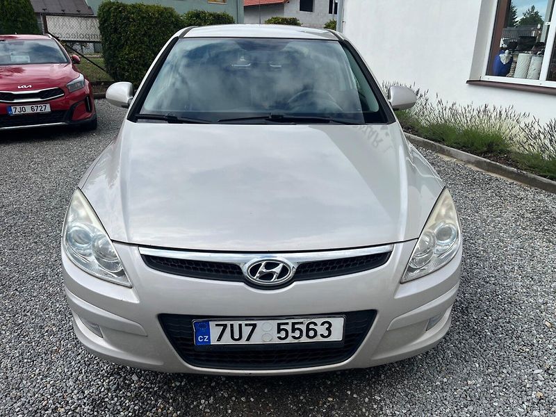 Hyundai i30 (2008) 1.6 CRDI - fotka 6 z 19