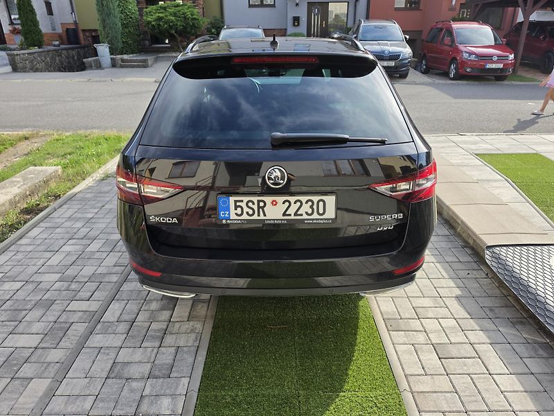 Škoda Superb (2018) SportLine 2.0 TDI 140kW 4x4 - fotka 5 z 32