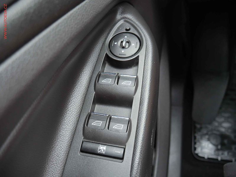 Ford Kuga (2014) 2.0TDCi 4x4, AT, xenon - fotka 12 z 15