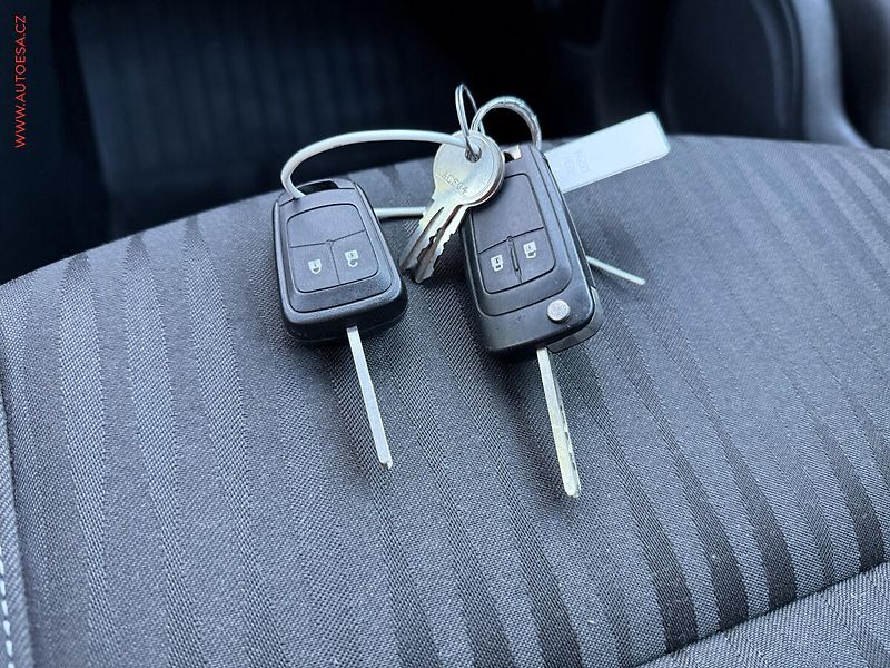 Opel Zafira (2016) 1.4 i, ČR, servis.kniha - fotka 18 z 18