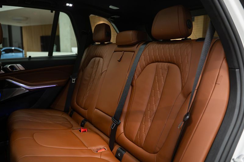 BMW X5 (2025) M30xD 210KW NEZÁVISLÉ MASÁŽ TZ - fotka 26 z 54
