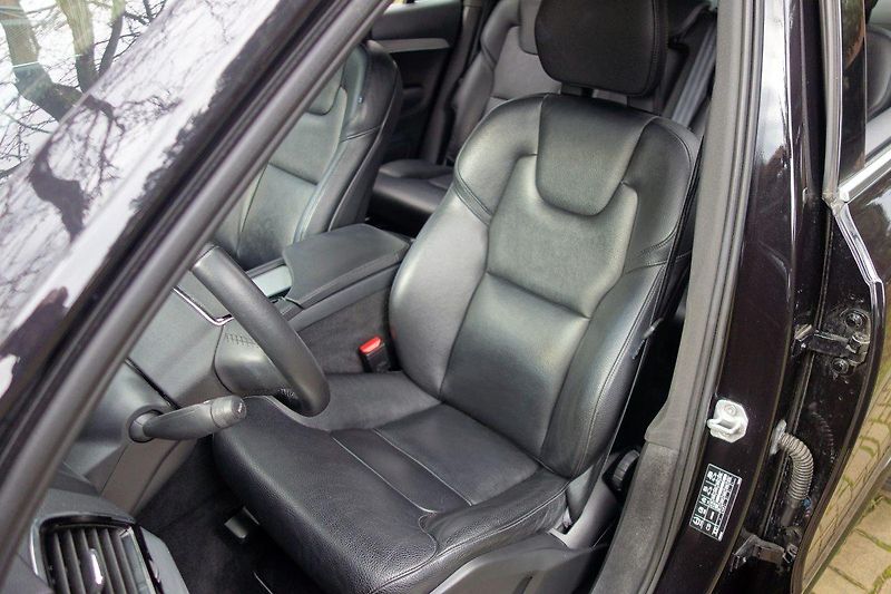 Volvo XC90 (2015) Momentum 2.0 D5 AWD 165 kW - fotka 8 z 34