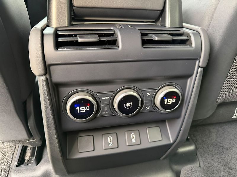 Land Rover Defender (2026) 110 X-Dynamic HSE V8 P425 - fotka 31 z 38