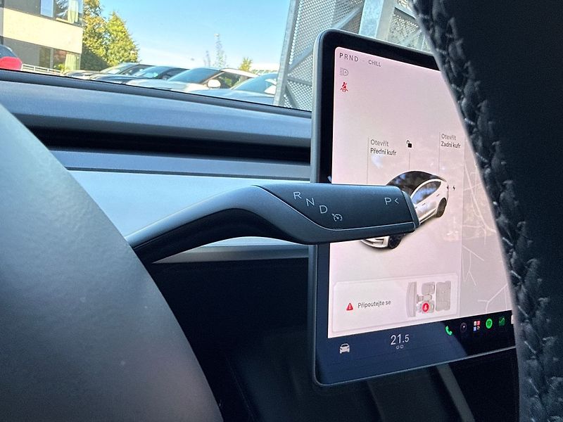 Tesla Model 3 Performance - fotka 32 z 39