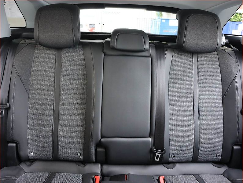 Peugeot 3008 (2019) 1.2 PureTech, Automat - fotka 10 z 21