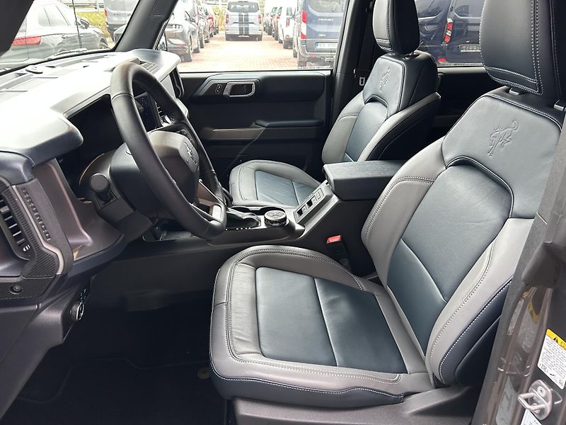 Ford Bronco 2.7 EcoBoost 246kW OUTER BANKS - fotka 18 z 37