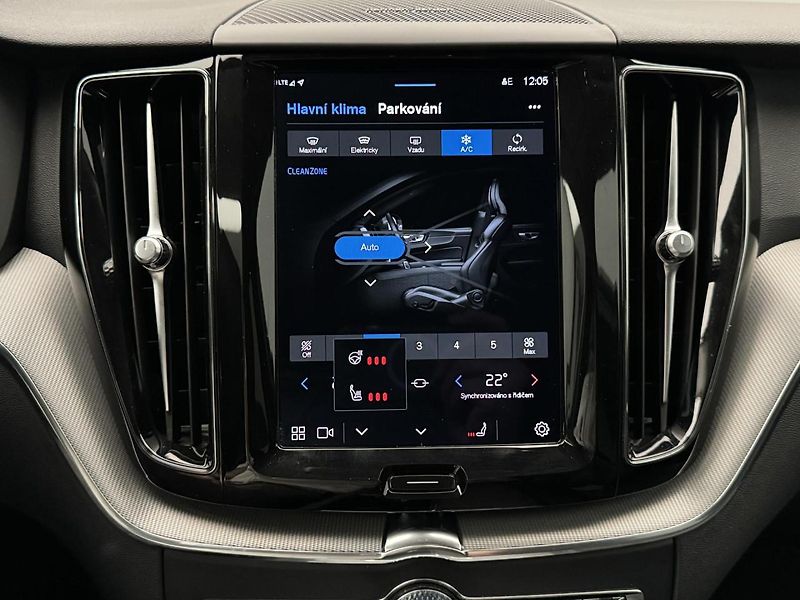 Volvo XC60 B4 AWD BRIGHT PLUS AUT - fotka 30 z 40