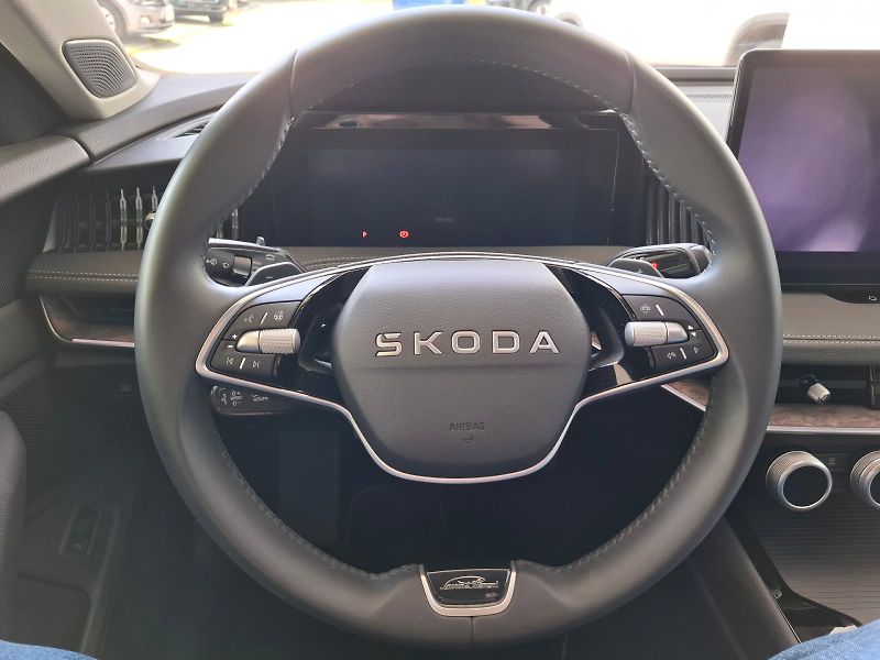 Škoda Superb (2025) COMBI L&K TD 110/2.0 A7F - fotka 13 z 30