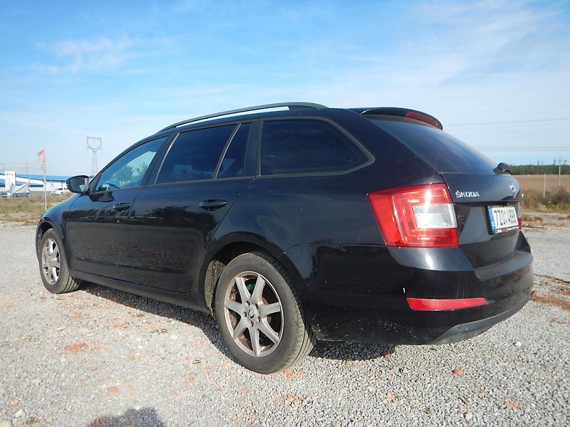 Škoda Octavia 1.6 Tdi 77 kw - fotka 5 z 15