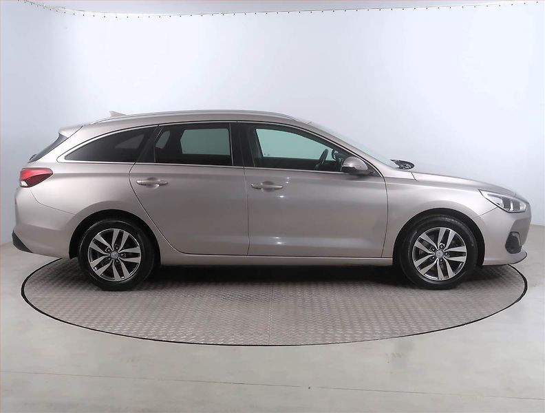 Hyundai i30 (2018) 1.4 CVVT, Serv.kniha, Tempomat - fotka 6 z 15