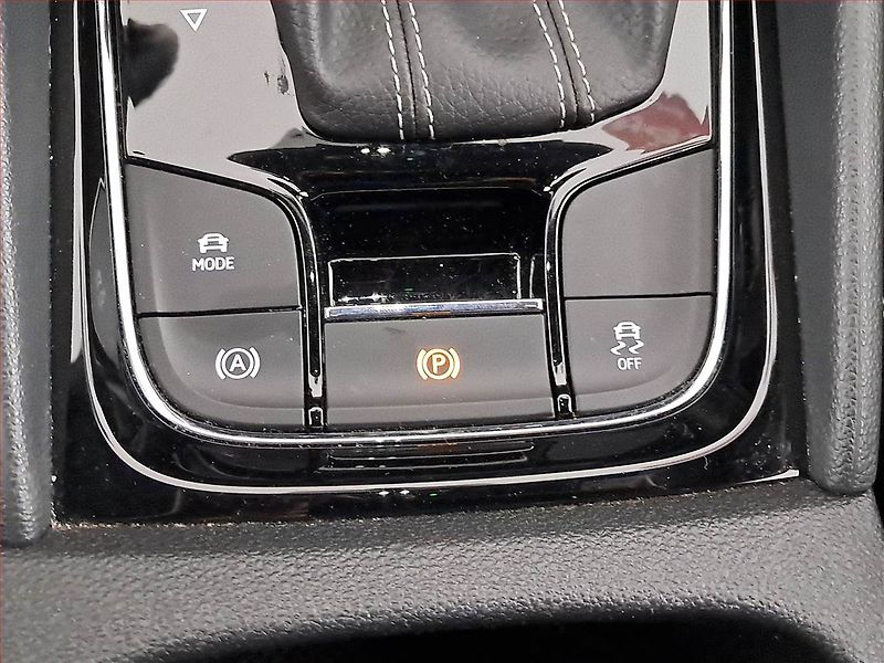 Škoda Karoq (2021) Sportline 1.5 TSI - fotka 29 z 30