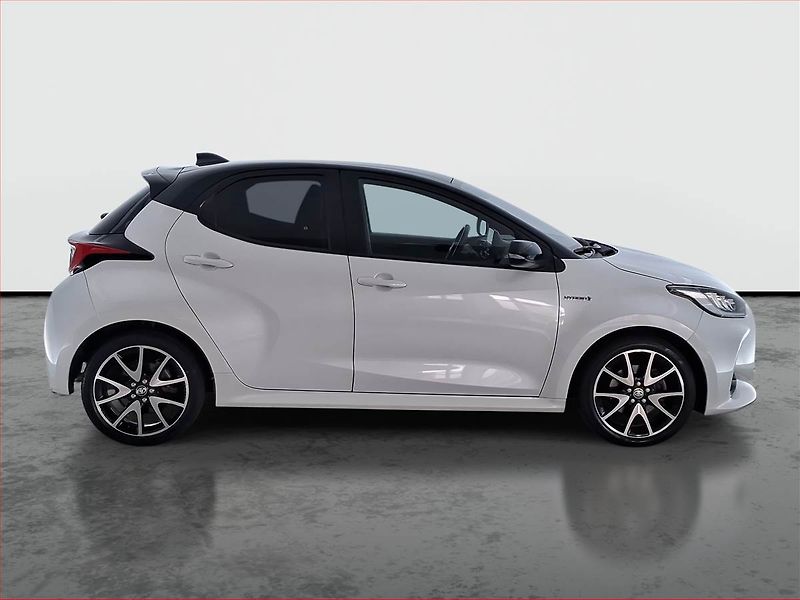 Toyota Yaris (2020) Kůže, Tempomat, Park. senzory, - fotka 6 z 19
