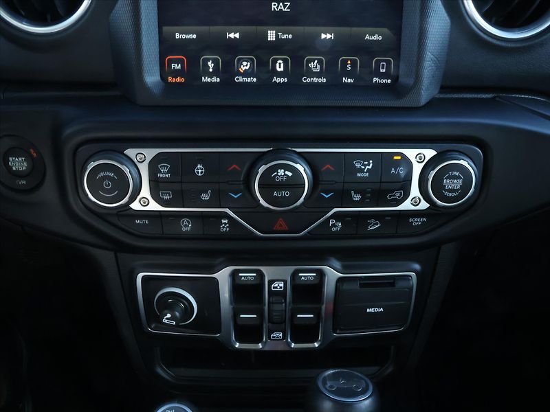 Jeep Wrangler 2.1 CRD 147kW Aut. Unlimited - fotka 20 z 28