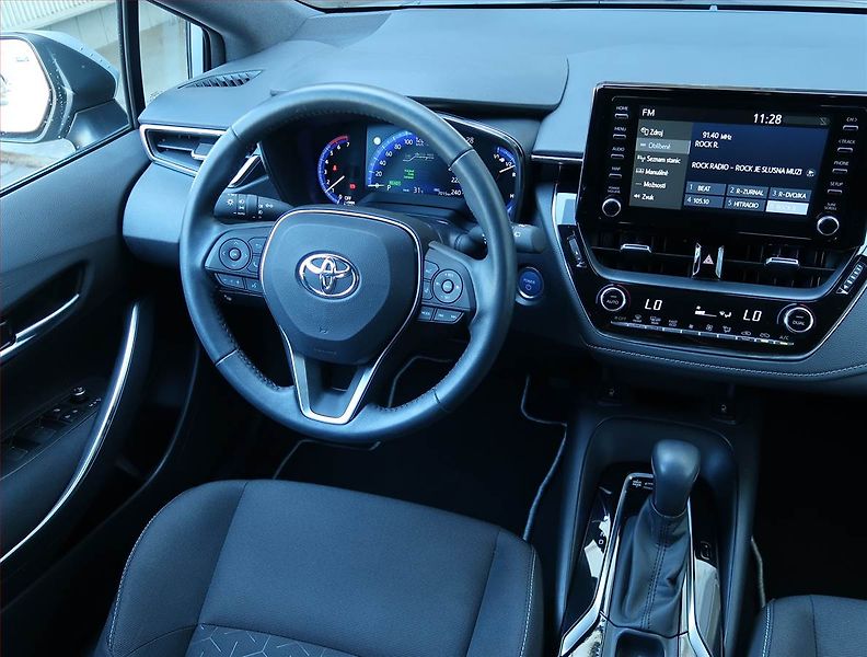 Toyota Corolla (2022) 1.8 Hybrid - fotka 7 z 19